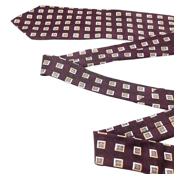100% Silk Munsingwear Corporate Gear Brown Square Patterned Formal USA Tie - Picture 11 of 12